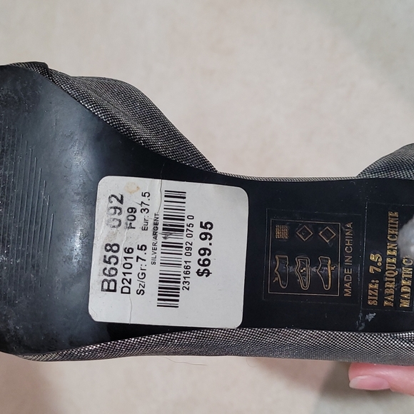 Le Chateau silver heel - Picture 4 of 5